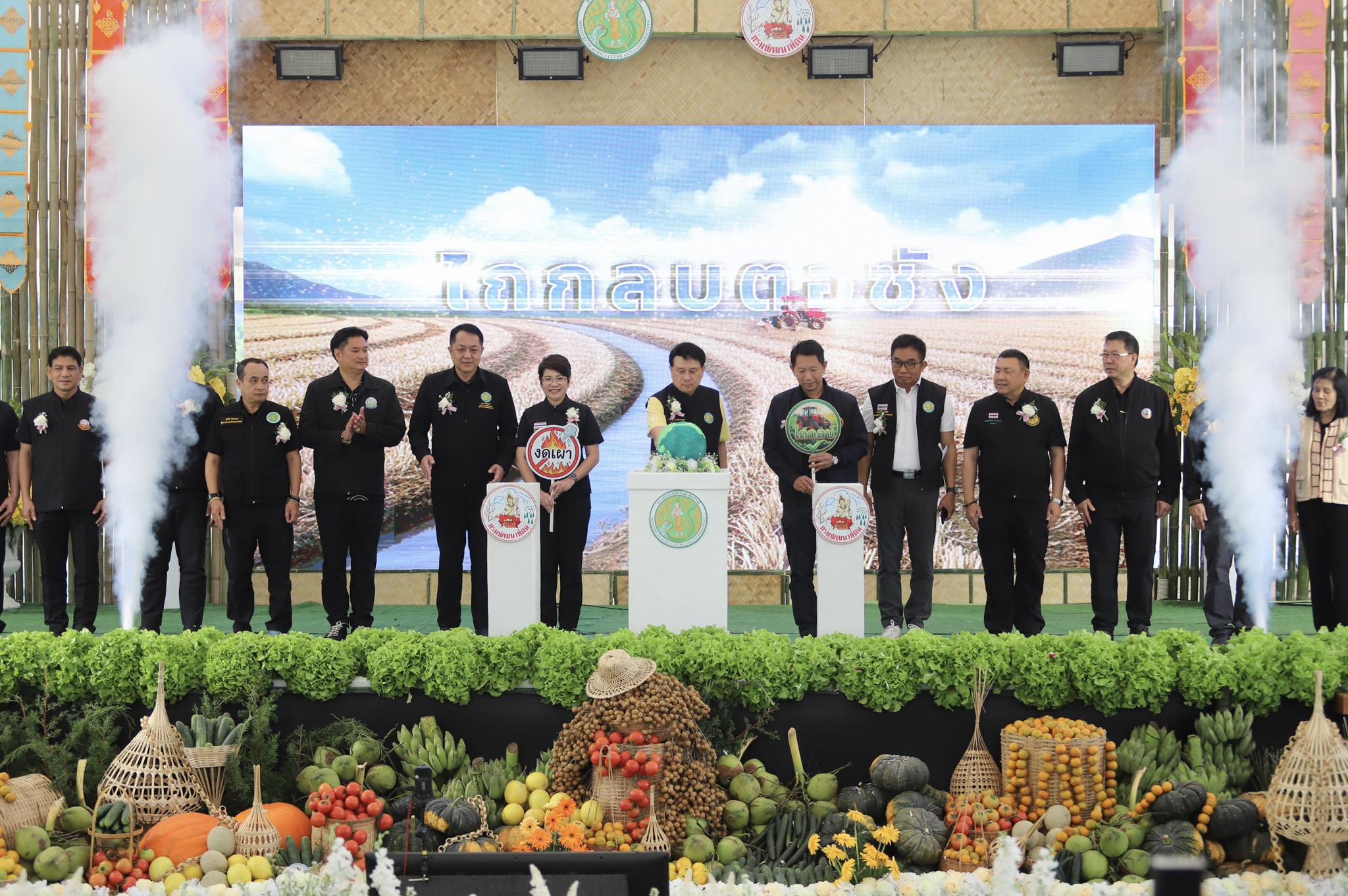 title - เลขาฯ ส.ป.ก. ร่วมงาน “ไถกลบ ตอซัง สร้างดินยั่งยืน ฟื้นสิ่งแวดล้อม”